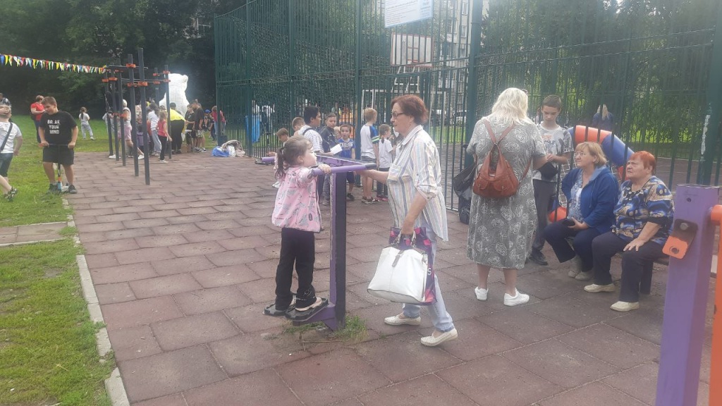 В Ленинском районе Новосибирска прошел спортивный праздник для жителей