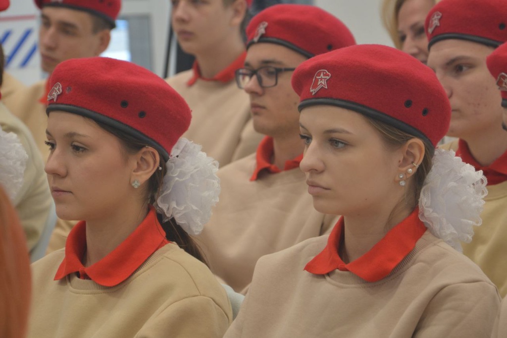 Председатель Воронежской гордумы Герой России провёл Уроки Мужества для школьников Председатель Воронежской гордумы Герой России провёл Уроки Мужества для школьников