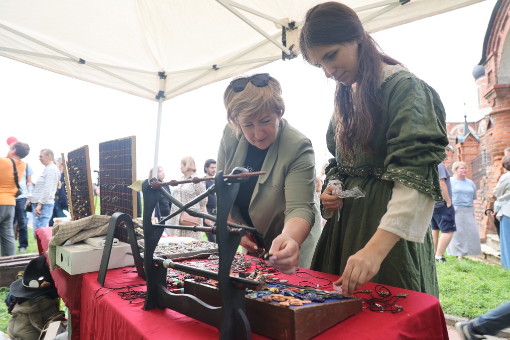 У стен Волоколамского кремля прошла военно-историческая реконструкция конного похода Александра Невского