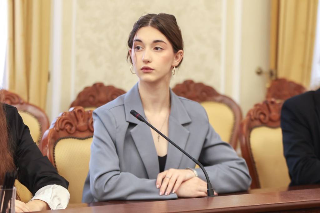 Сергей Петрин обсудил со школьниками их инициативы по созданию туристических троп в Воронеже Сергей Петрин обсудил со школьниками их инициативы по созданию туристических троп в Воронеже