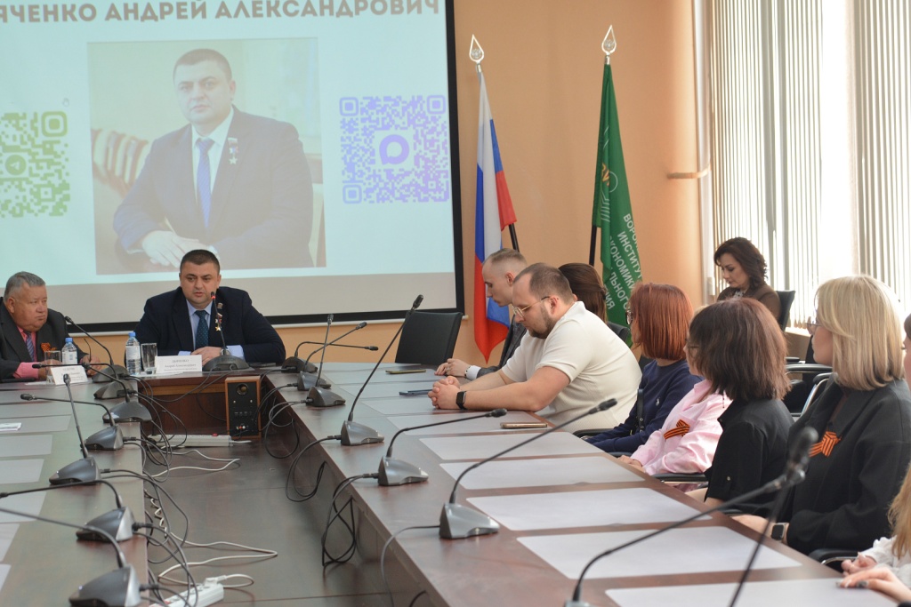 Урок Мужества в ВИЭСУ: Герой России Андрей Дьяченко поделился опытом с молодёжью Воронежа