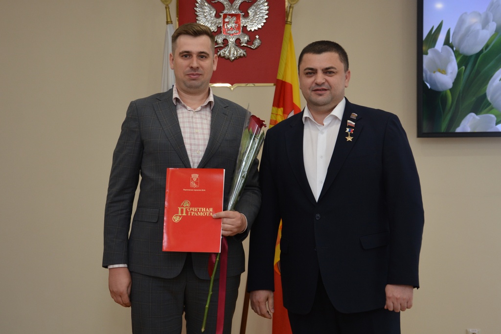 «Профессия — это служение»: Герой России Андрей Дьяченко и Юлия Попова поздравили воронежских медиков с профессиональным праздником «Профессия — это служение»: Герой России Андрей Дьяченко и Юлия Попова поздравили воронежских медиков с профессиональным праздником