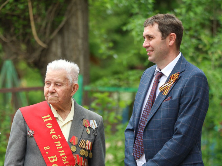 Мэр Воронежа поздравил ветерана Великой Отечественной войны Николая Акулова с присвоением ему звания Почётного гражданина города