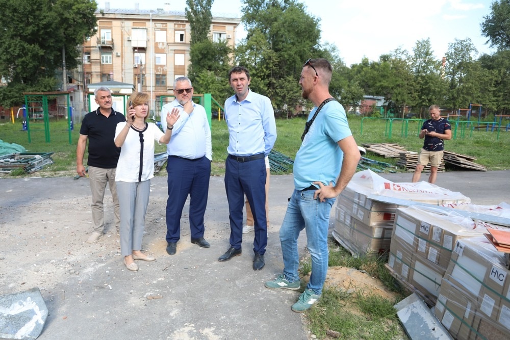 Сергей Петрин проинспектировал ход реконструкции школы №45 и капремонта школы №90 и дал ряд поручений Сергей Петрин проинспектировал ход реконструкции школы №45 и капремонта школы №90 и дал ряд поручений