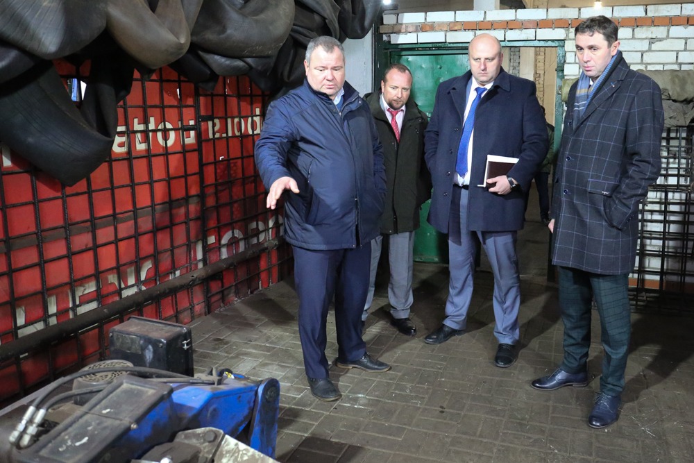 Сергей Петрин пообщался с сотрудниками комбината благоустройства Центрального района Сергей Петрин пообщался с сотрудниками комбината благоустройства Центрального района