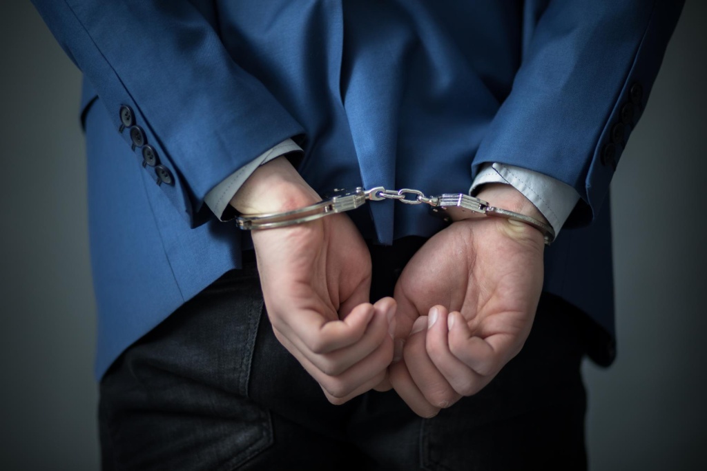 Сотрудника воронежской полиции подозревают в мошенничестве