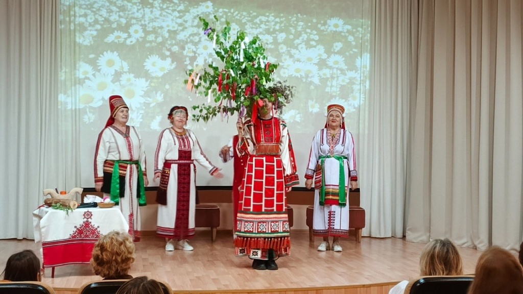 Саранск на день погрузился в летние и свадебные традиции