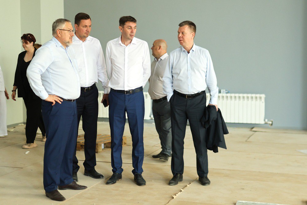 Мэр Воронежа Сергей Петрин поручил усилить контроль за реконструкцией школы №45