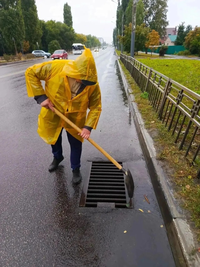 Как в Воронеже устраняют последствия осадков