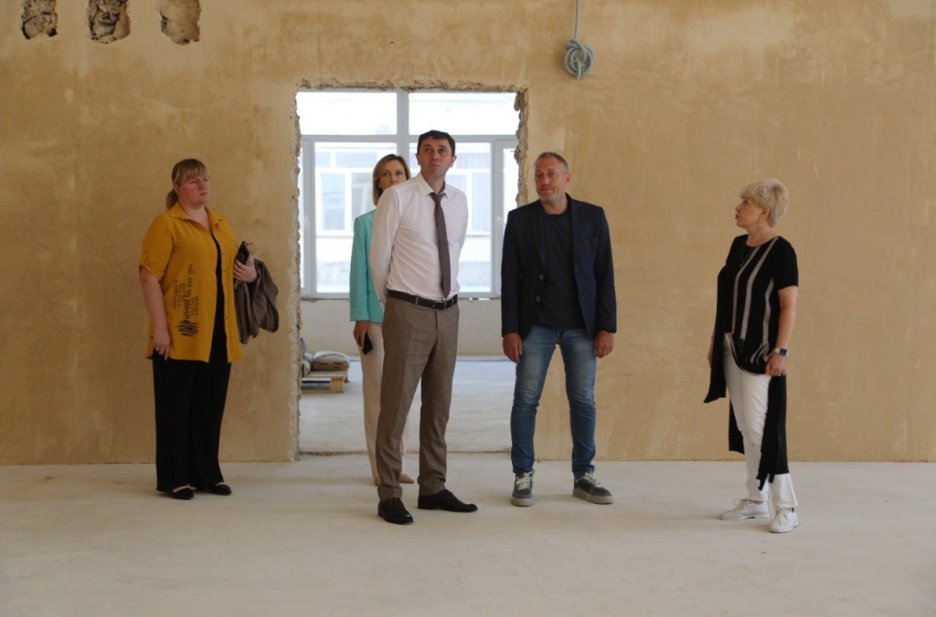 Мэр Воронежа проконтролировал ремонт в учебно-воспитательном комплексе имени Киселёва