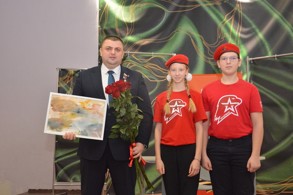 Андрей Дьяченко встретился со школьниками Воронежа: «Каждый должен быть готов встать на защиту Родины» Андрей Дьяченко встретился со школьниками Воронежа: «Каждый должен быть готов встать на защиту Родины»