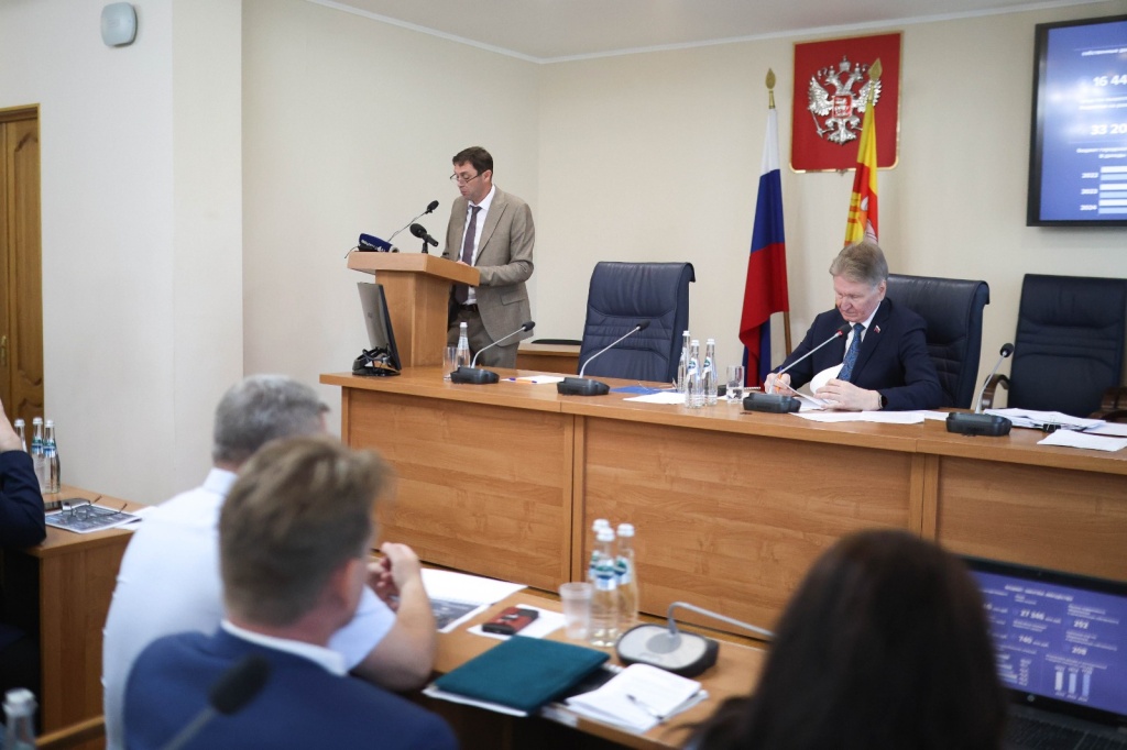 Мэр Воронежа Сергей Петрин выступил перед депутатами гордумы с докладом о проделанной работе за прошлый год