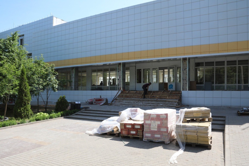 Мэр Воронежа проконтролировал ремонт в учебно-воспитательном комплексе имени Киселёва