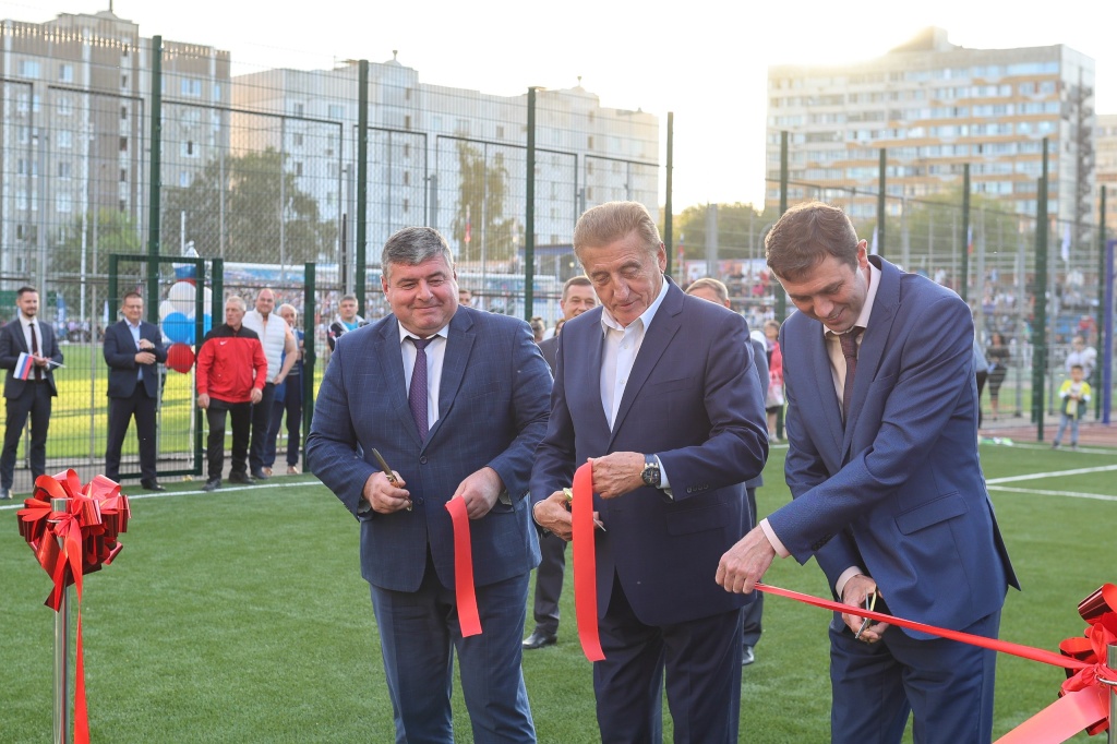 Мэр Воронежа Сергей Петрин посетил церемонию открытия новых спортплощадок в микрорайоне Придонской