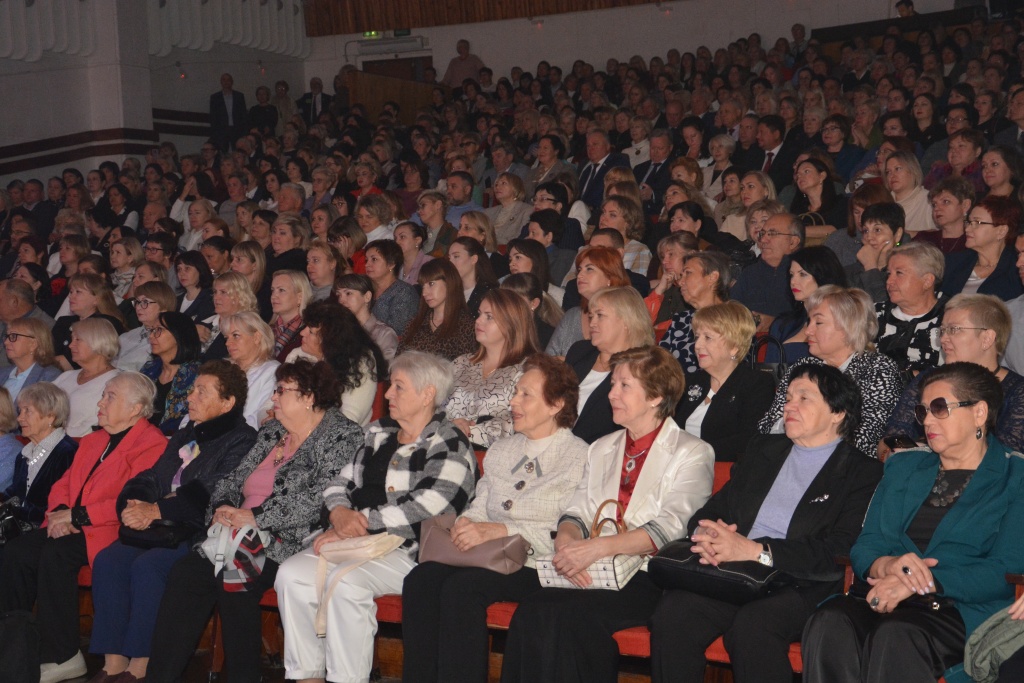 Депутат Воронежской гордумы Олег Черкасов поздравил педагогов с профессиональным праздником