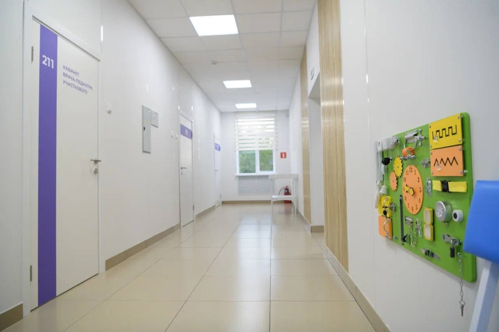 Евгений Солнцев оценил проведённый ремонт больницы в посёлке Первомайском