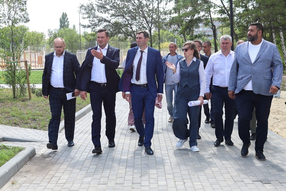Мэр Воронежа посетил набережную Авиастроителей: работы завершаются, но подрядчик будет оштрафован