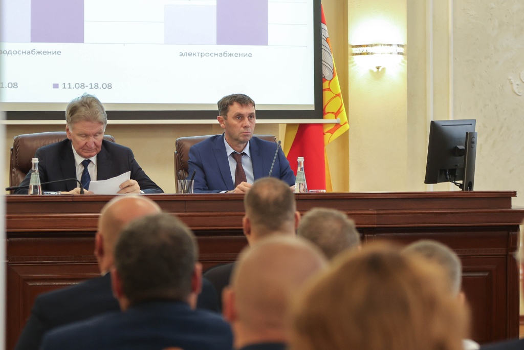 Сергей Петрин провел еженедельное совещание: усилен контроль за пополнением муниципального жилфонда и оптимизацией дорожного движения