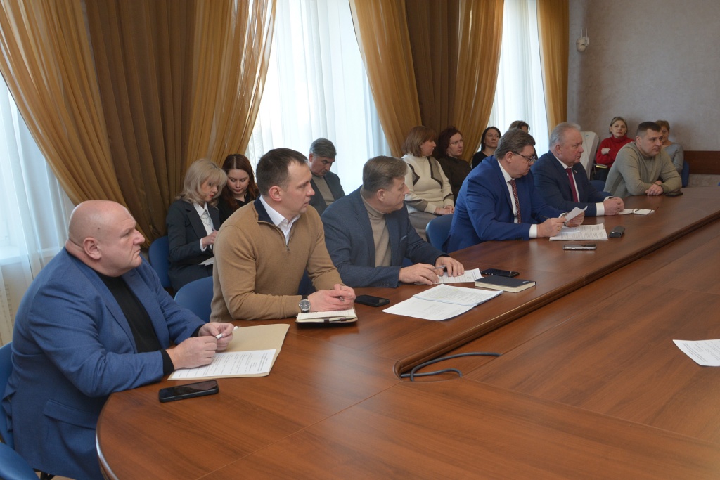 Парковка во дворе: как жильцам МКД законно решить проблему с машиноместами обсудили в Воронежской гордуме Парковка во дворе: как жильцам МКД законно решить проблему с машиноместами обсудили в Воронежской гордуме