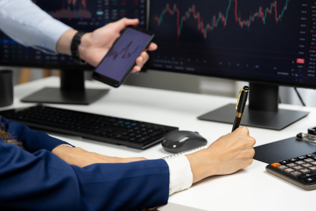 Петербургская биржа запустила пилотные торги по принципам партнёрского финансирования