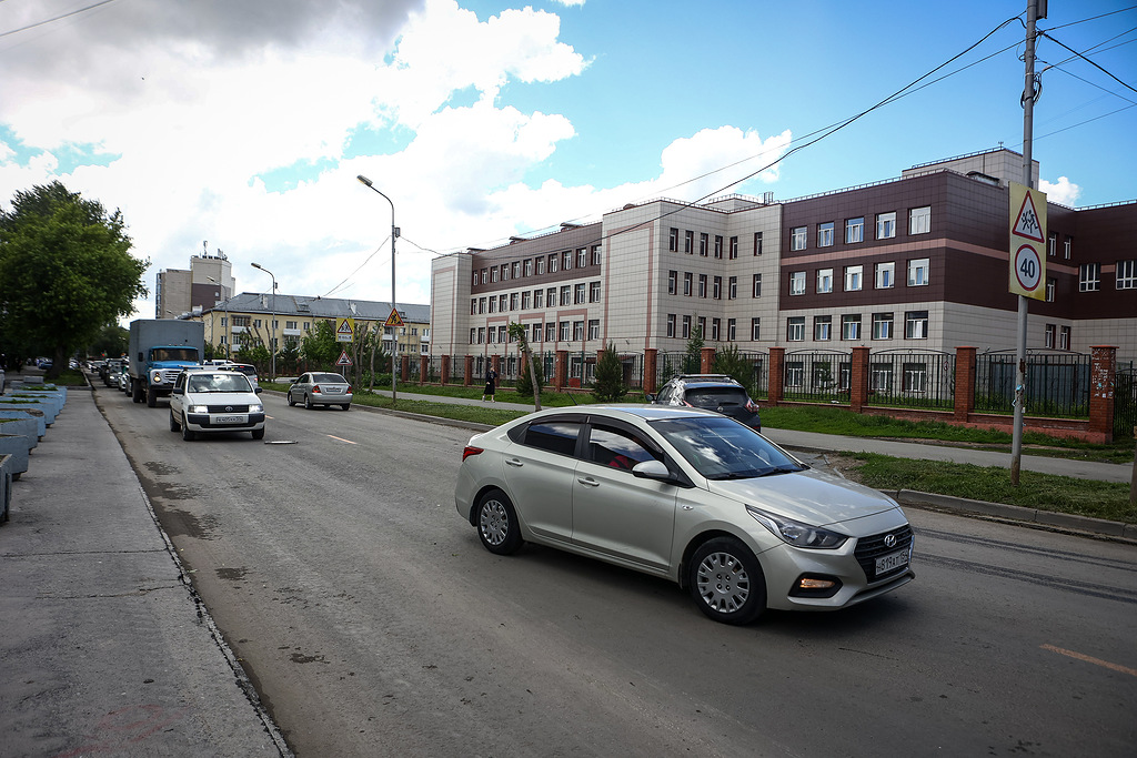 В Новосибирске продолжается ремонт участка дороги на улице Гоголя