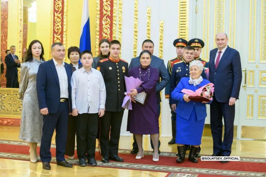 Евгений Сонцев вручил 72 государственные и региональные награды жителям Оренбуржья