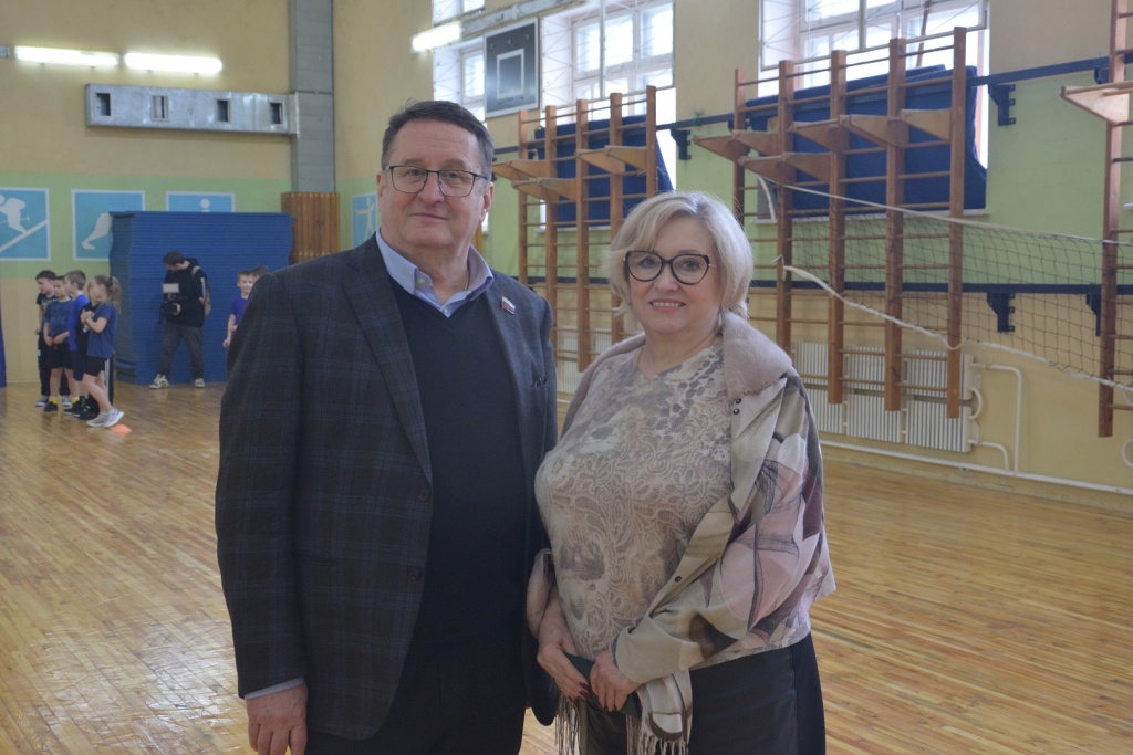 Депутат воронежской Думы помог лицею № 1 с покупкой охранного оборудования