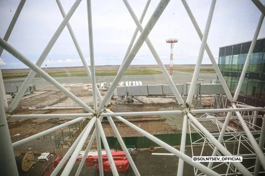 Губернатор Оренбуржья и замминистра транспорта РФ оценили темпы строительства нового аэровокзала Губернатор Оренбуржья и замминистра транспорта РФ оценили темпы строительства нового аэровокзала