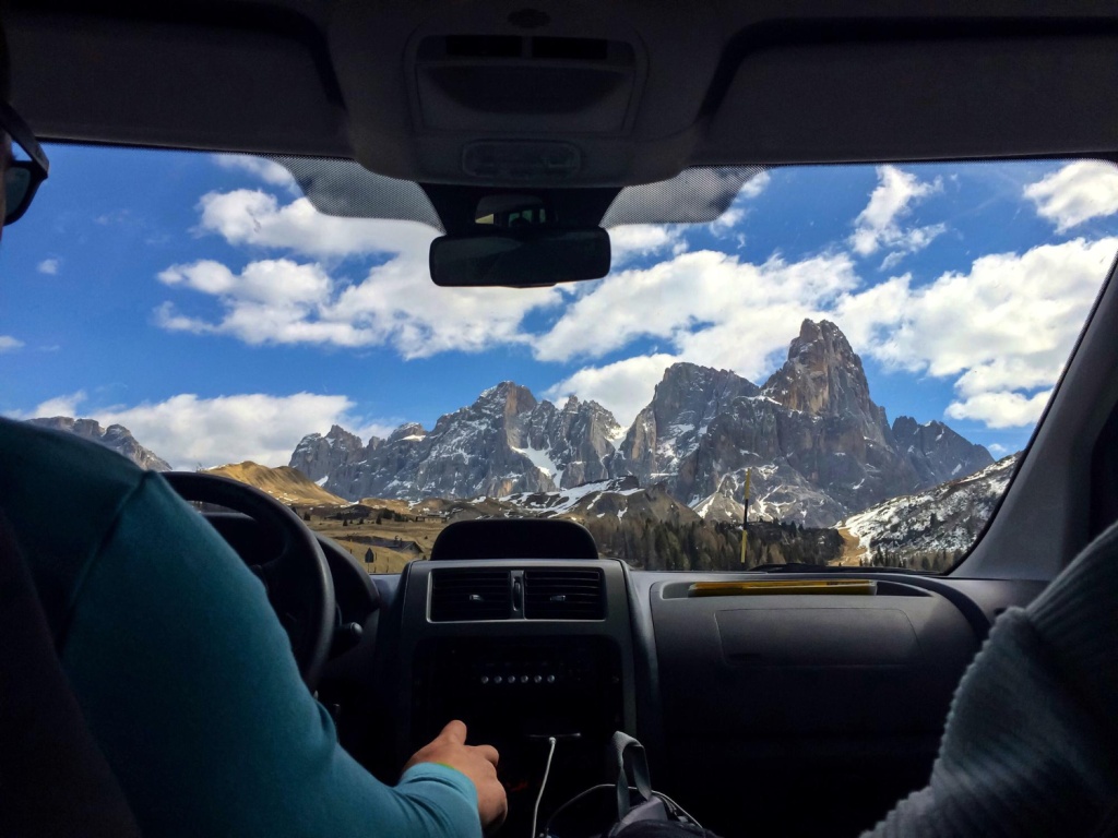 Каждый второй турист в России готов отправиться в путешествие на автомобиле