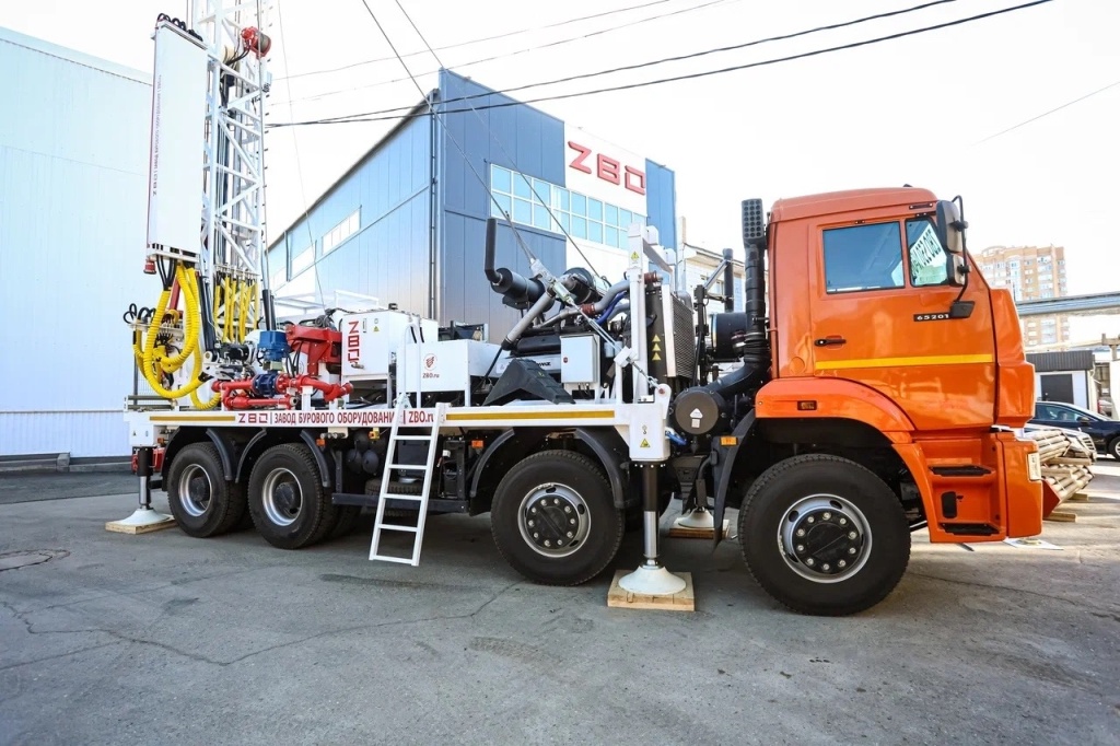 Денис Мантуров и Евгений Солнцев оценили промышленный потенциал Оренбургской области: визит на ведущие предприятия региона