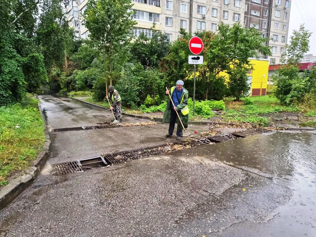 Как в Воронеже устраняют последствия осадков