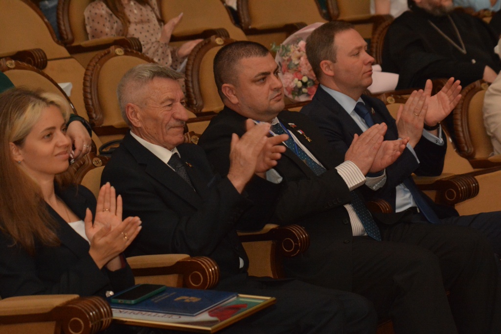 Председатель Воронежской городской Думы Андрей Дьяченко поздравил ЦДО «Созвездие» с 50‑летием