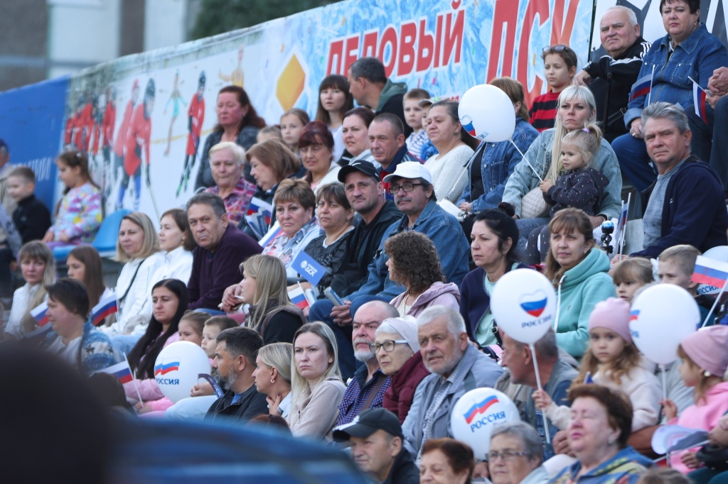 Мэр Воронежа Сергей Петрин посетил церемонию открытия новых спортплощадок в микрорайоне Придонской
