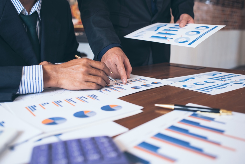 Индекс PMI в сфере услуг РФ в декабре 2025 показал сдержанный рост