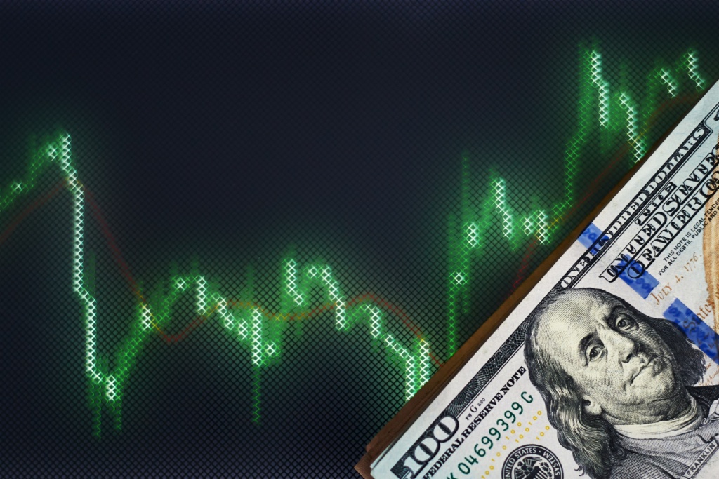 Официальный курс доллара превысил 100 рублей впервые с октября 2023 года Официальный курс доллара превысил 100 рублей впервые с октября 2023 года