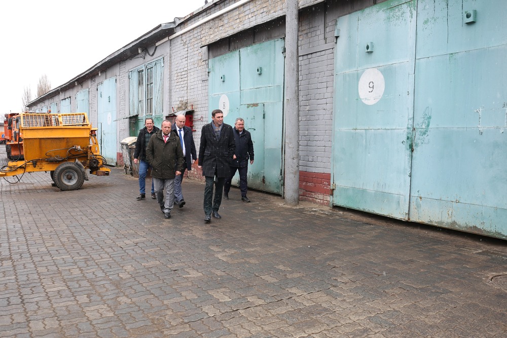 Сергей Петрин пообщался с сотрудниками комбината благоустройства Центрального района Сергей Петрин пообщался с сотрудниками комбината благоустройства Центрального района