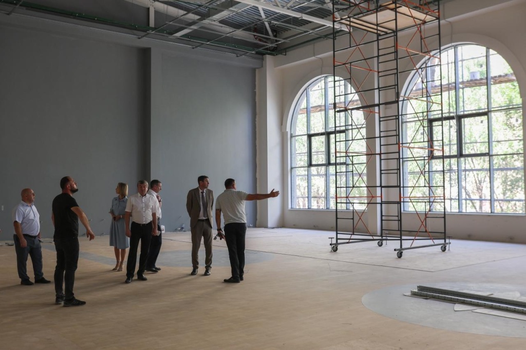 Мэр Воронежа поручил продумать вопросы установки около школы № 45, в которой заканчивается ремонт, приподнятые пешеходные переходы