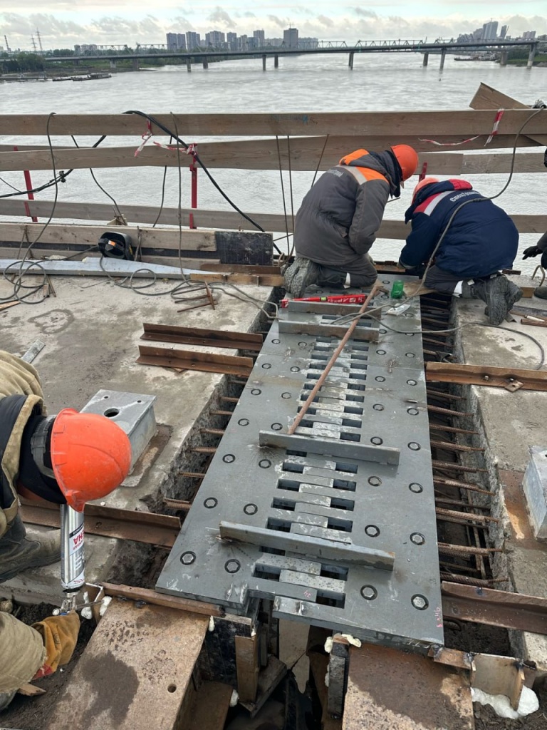 В Новосибирске на семи мостах ведутся ремонтные работы