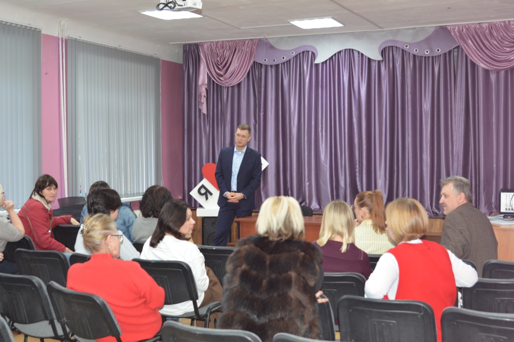 Депутат Воронежской гордумы Игорь Паринов провел встречу с жителями микрорайона Сомово: главной темой стало критическое состояние реки Усманка