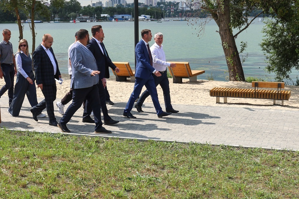 Мэр Воронежа посетил набережную Авиастроителей: работы завершаются, но подрядчик будет оштрафован