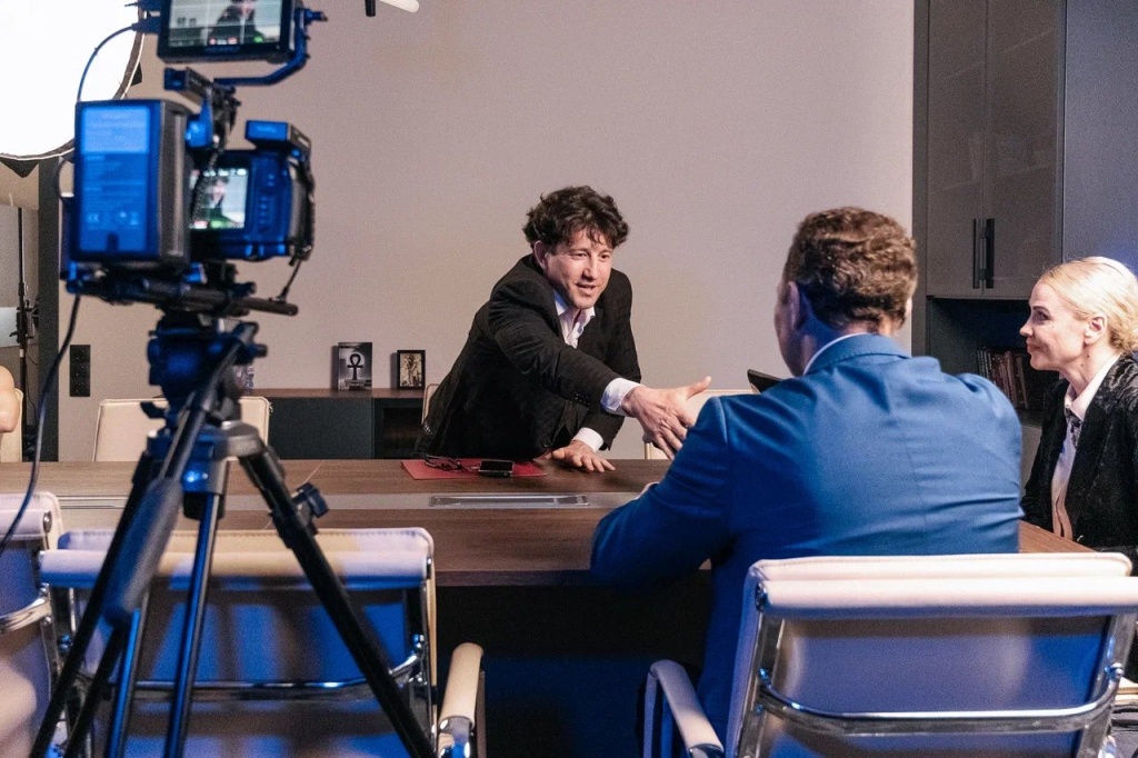 В России впервые снимается сериал одновременно в вертикальном и горизонтальном формате