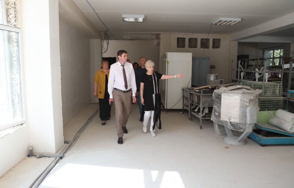 Мэр Воронежа проконтролировал ремонт в учебно-воспитательном комплексе имени Киселёва