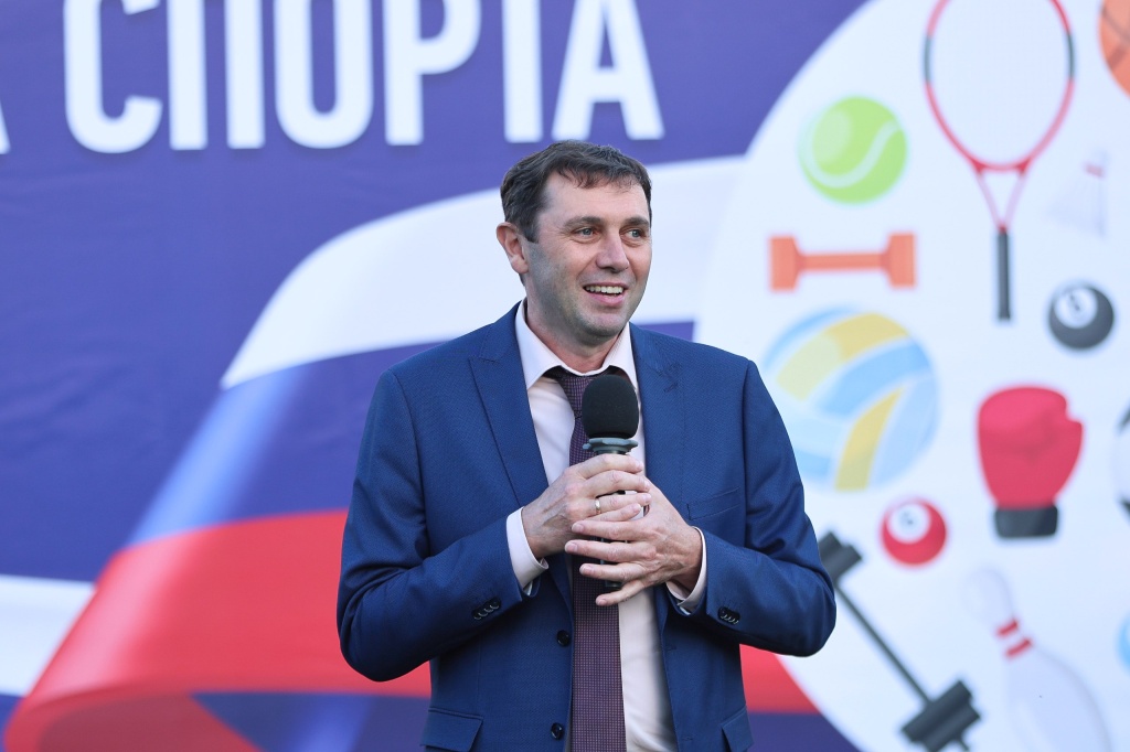 Мэр Воронежа Сергей Петрин посетил церемонию открытия новых спортплощадок в микрорайоне Придонской