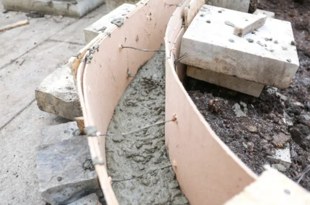 В центре Воронежа продолжается обустройство объединенных пространств для высадки деревьев В центре Воронежа продолжается обустройство объединенных пространств для высадки деревьев