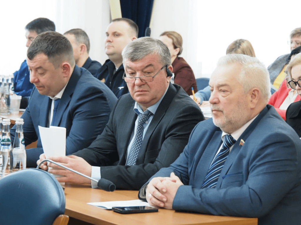 В Воронеже повысят зарплаты работников образования В Воронеже повысят зарплаты работников образования