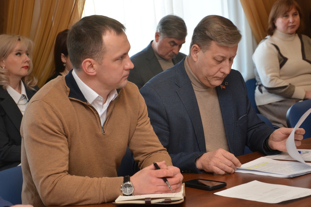 Парковка во дворе: как жильцам МКД законно решить проблему с машиноместами обсудили в Воронежской гордуме Парковка во дворе: как жильцам МКД законно решить проблему с машиноместами обсудили в Воронежской гордуме