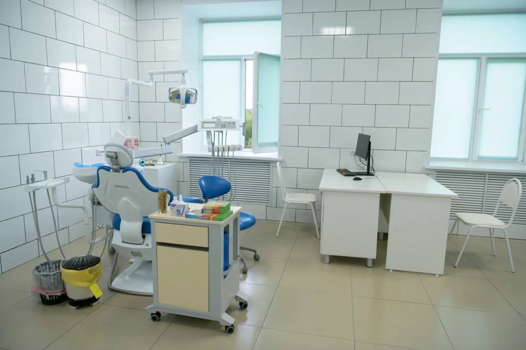 Евгений Солнцев оценил проведённый ремонт больницы в посёлке Первомайском