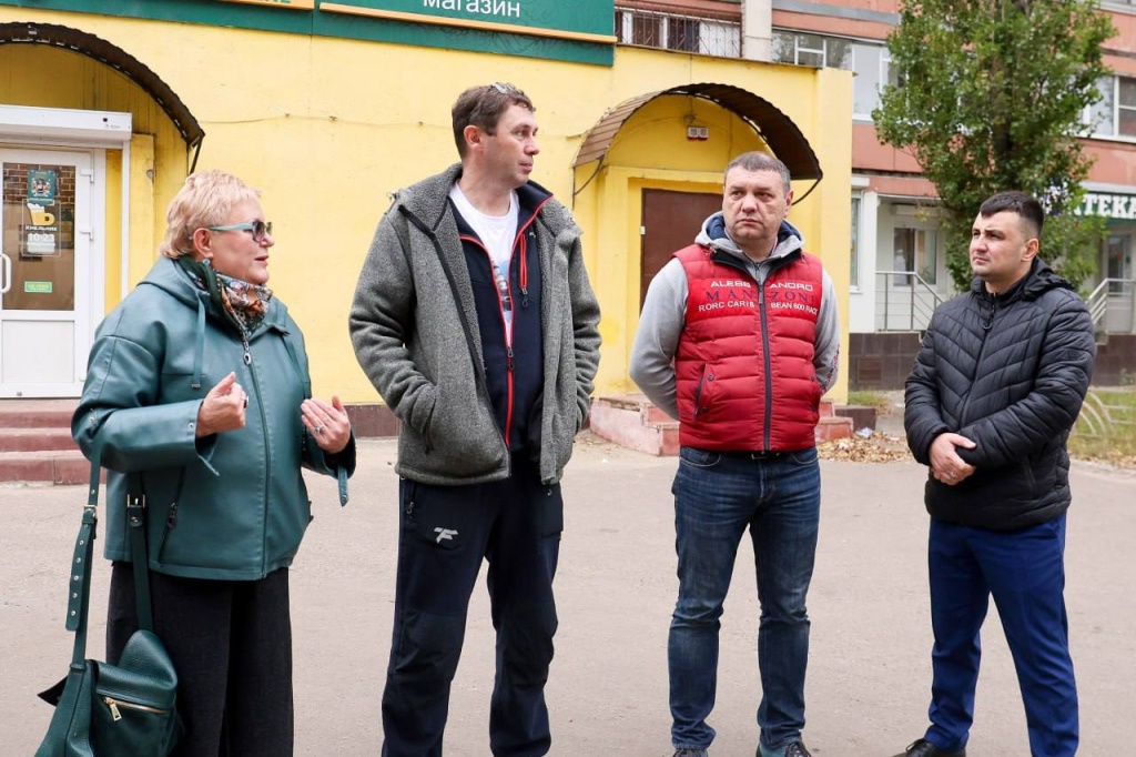 Мэр Воронежа Сергей Петрин посетил с инспекцией район улицы Перхоровича и рассказал в честь кого она названа Мэр Воронежа Сергей Петрин посетил с инспекцией район улицы Перхоровича и рассказал в честь кого она названа