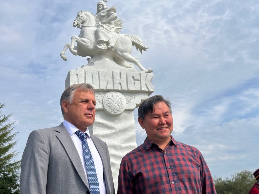 Одинск обрел своего покровителя – стелу с небесным всадником Гэсэром