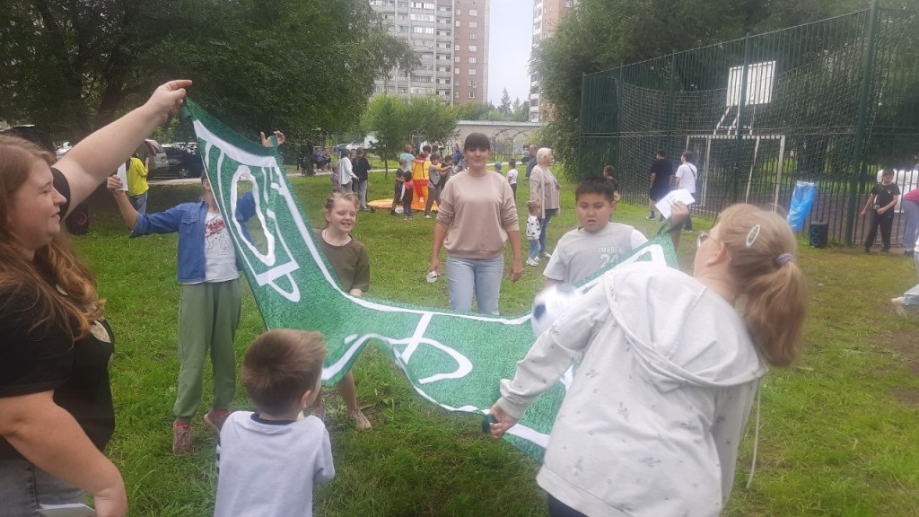 В Ленинском районе Новосибирска прошел спортивный праздник для жителей